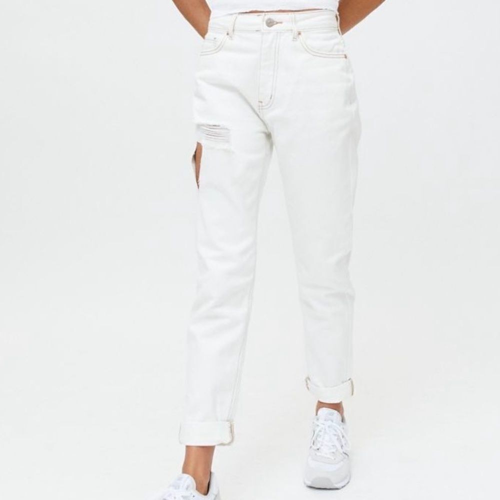 NEW BDG Urban Outfitters UO High Waisted White Denim Mom Jeans 29